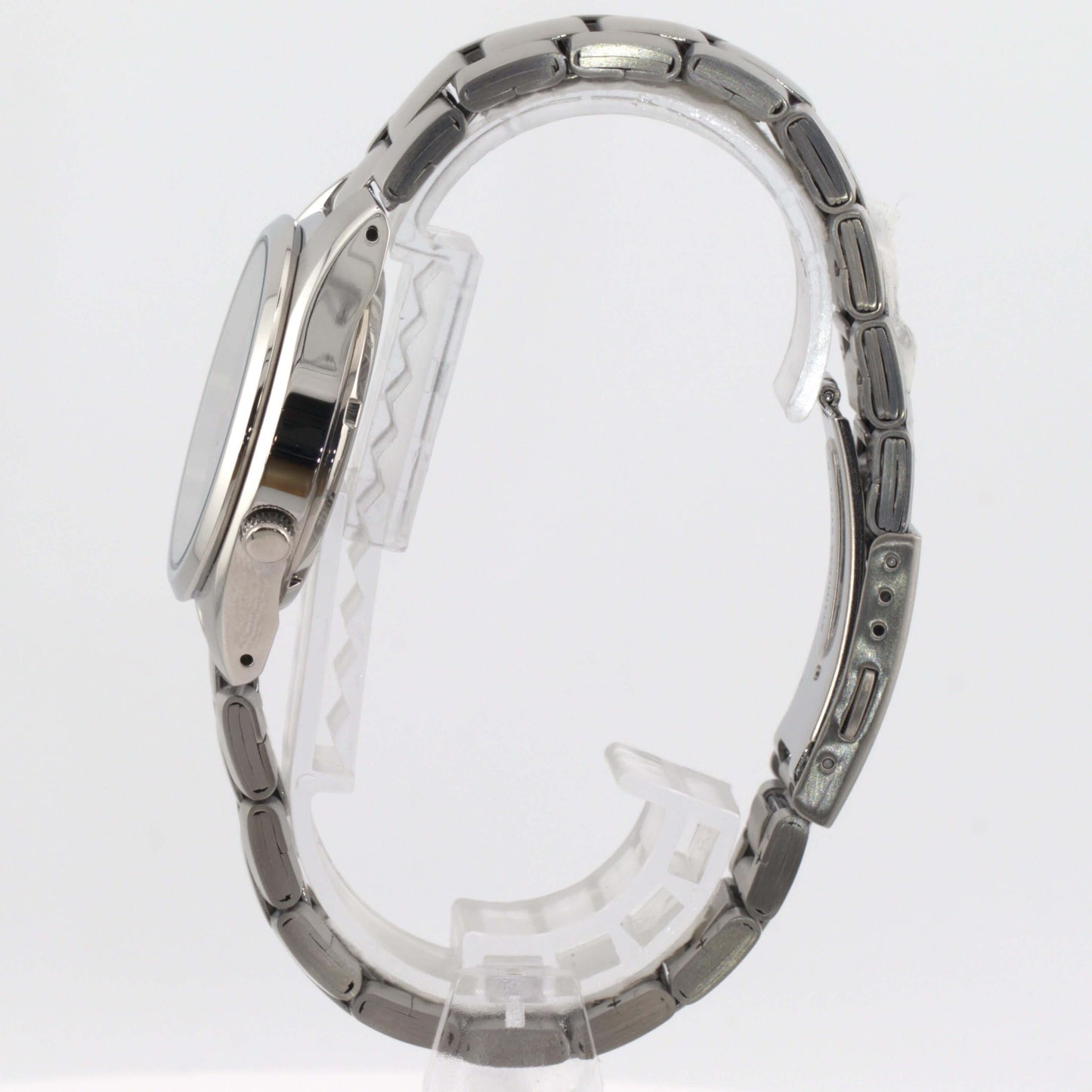Seiko 5 automatic watch SNK607K1 side view showing polished stainless steel case and bracelet.