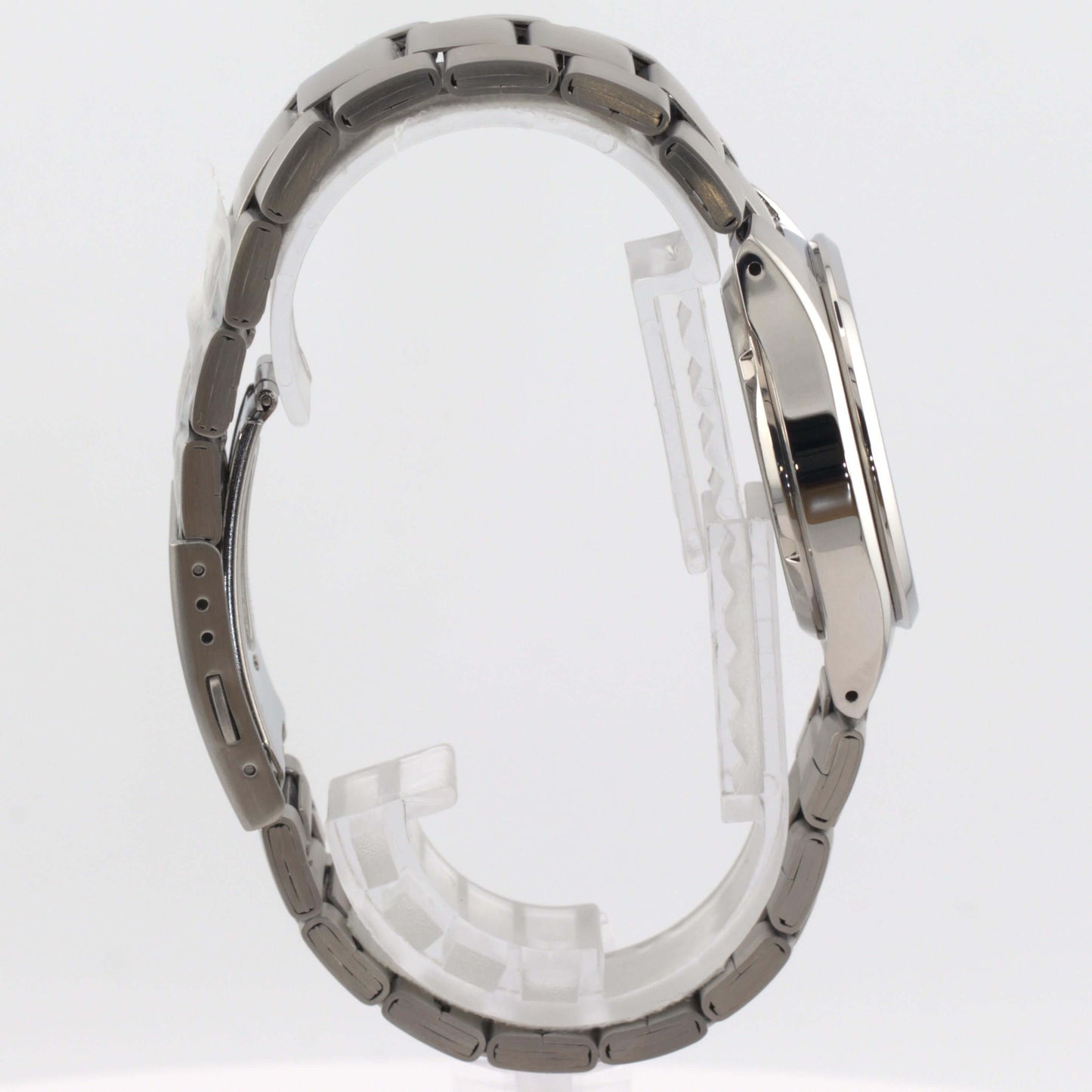 Seiko 5 automatic watch SNK607K1 side view showcasing polished stainless steel case and bracelet.