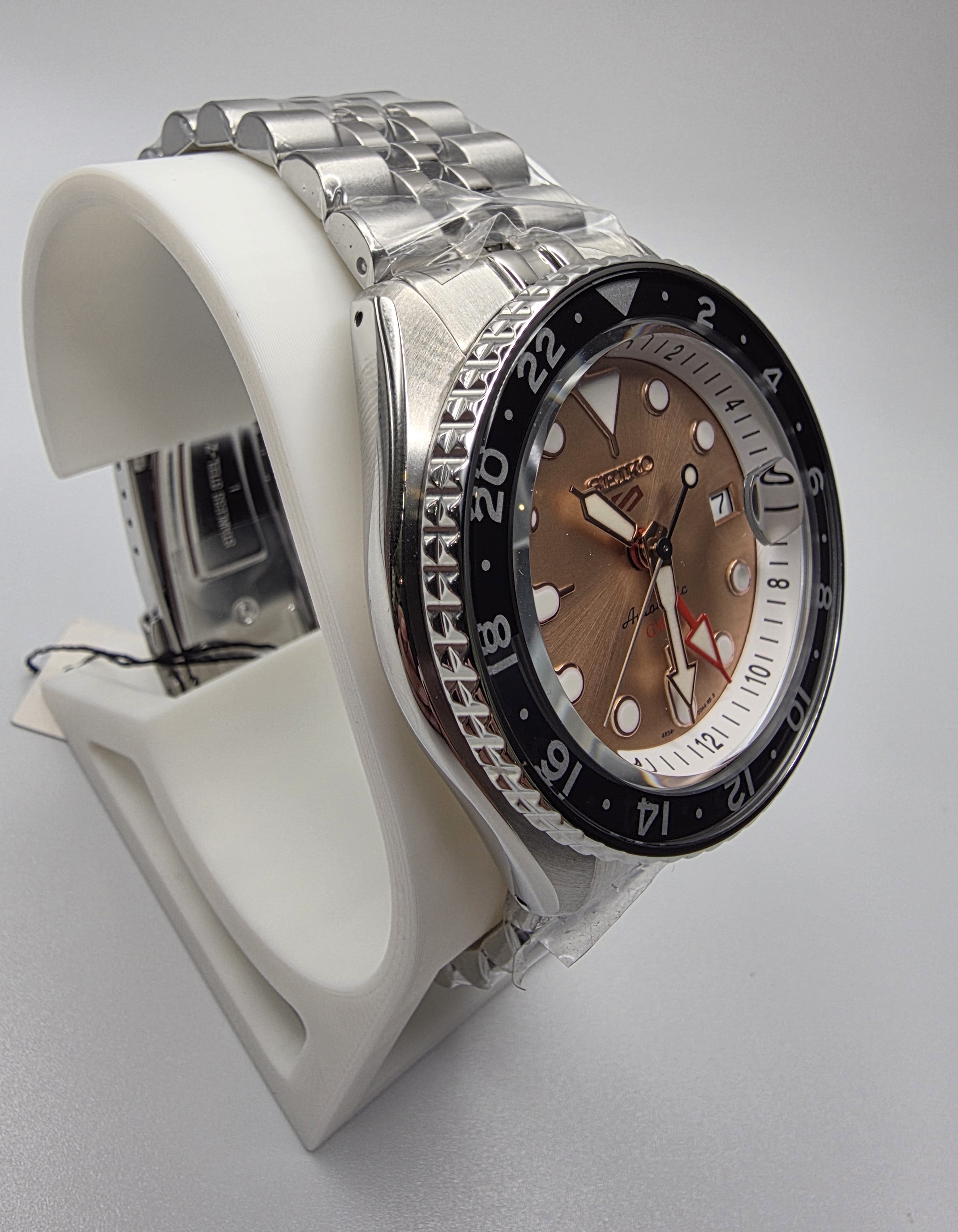 Seiko 5 Sports Slam Dunk Salmon Dial GMT Automatic Watch Limited Edition