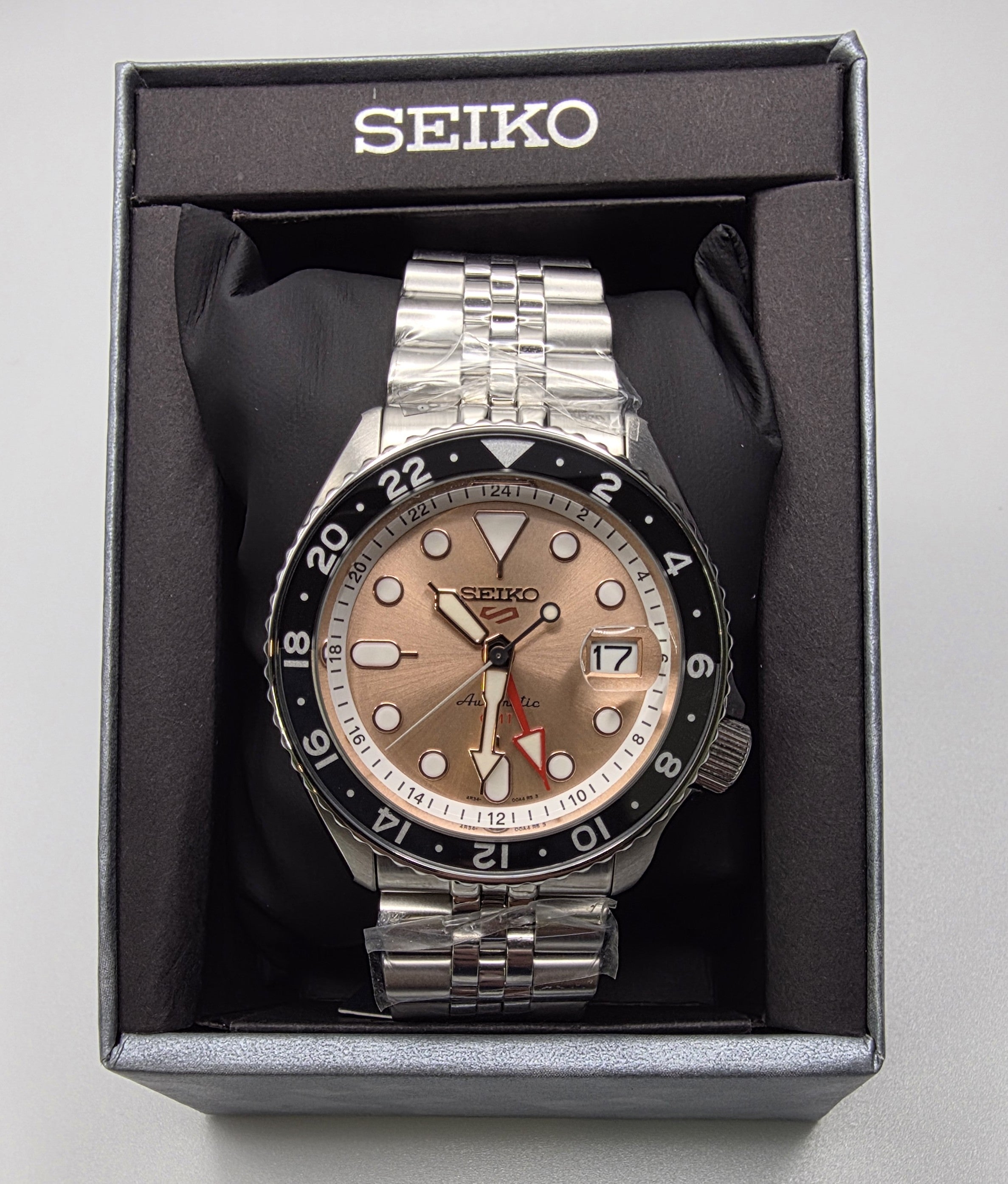 Seiko 5 Sports Slam Dunk Salmon Dial GMT Automatic Watch Limited Edition