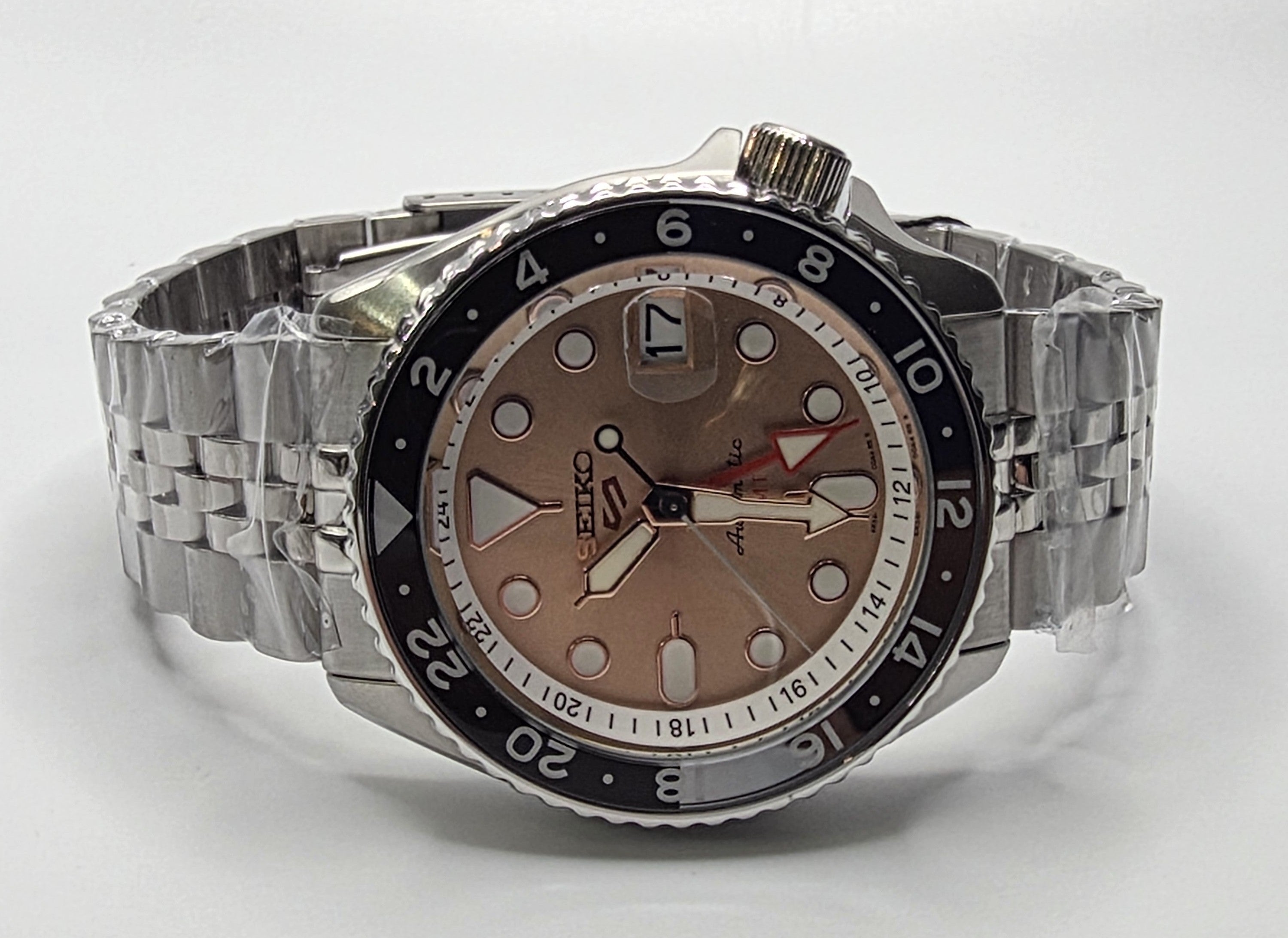 Seiko 5 Sports Slam Dunk Salmon Dial GMT Automatic Watch Limited Edition