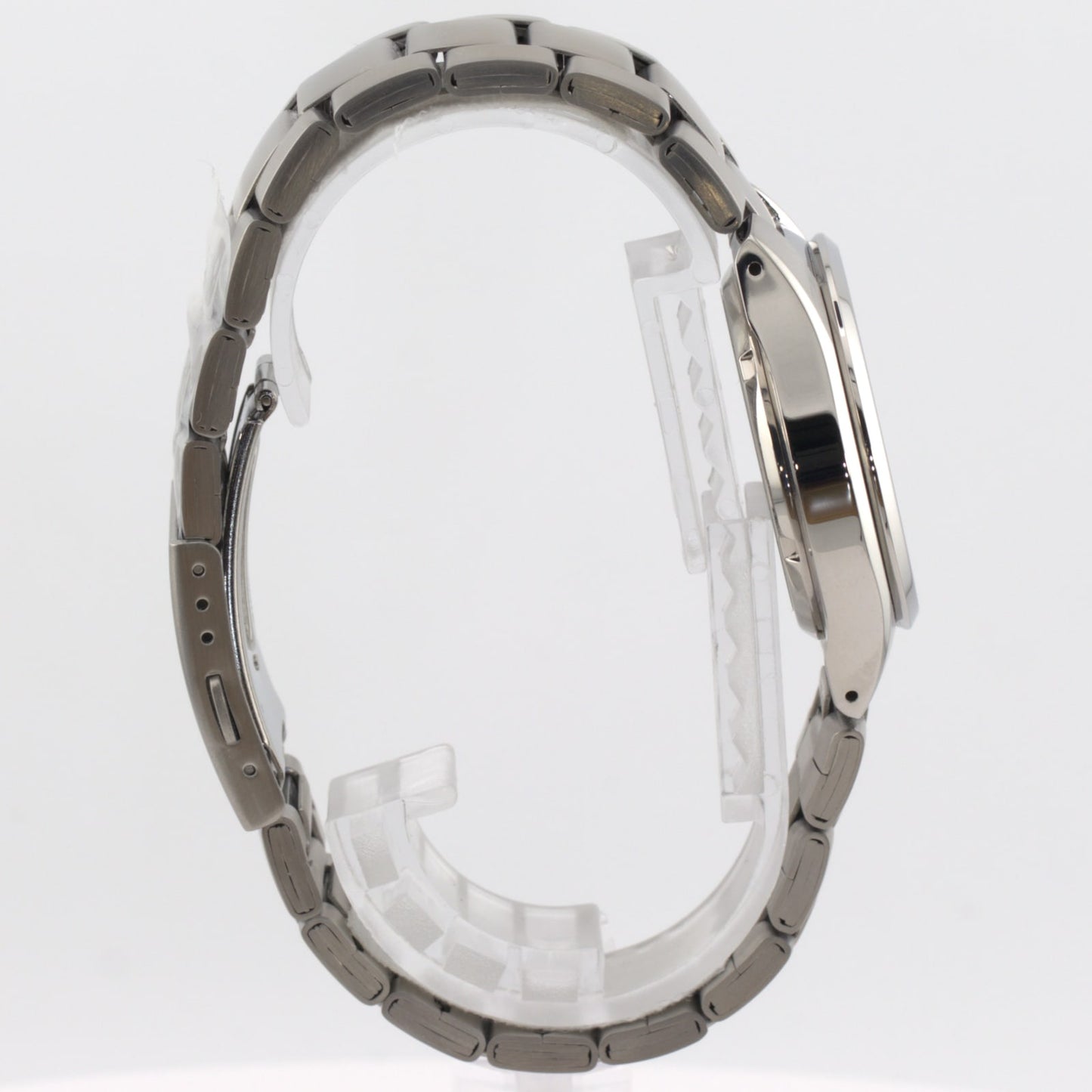 Seiko 5 automatic men's watch side view showcasing stainless steel bracelet and case design.