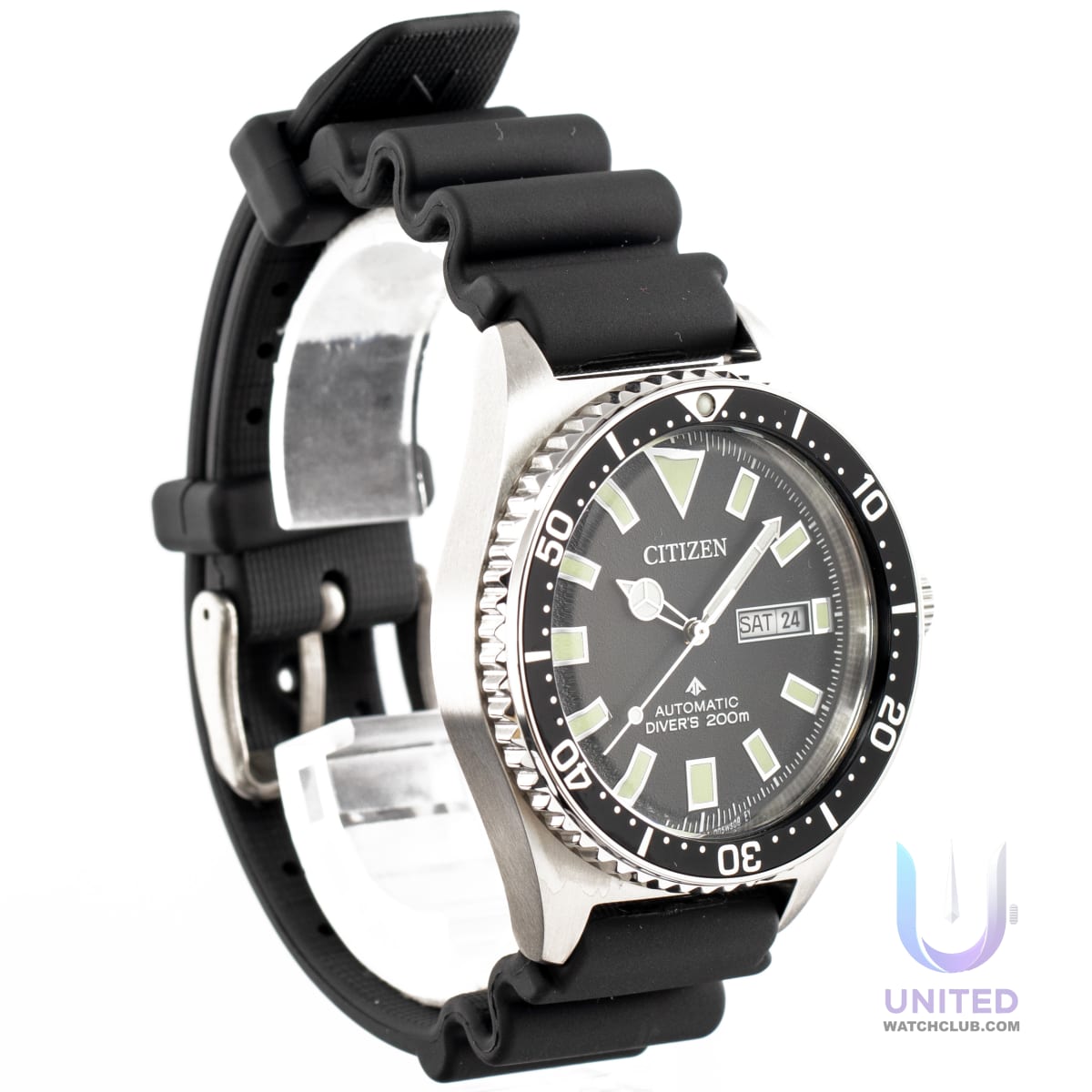 Citizen Promaster Diver watch with black dial and rubber strap, perfect for diving enthusiasts.